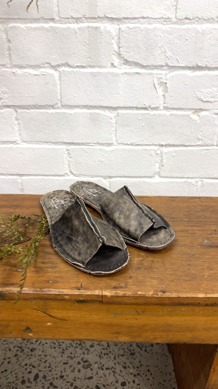 Imperfect - Casa Mia Vintage Charcoal - La Casa by Importante