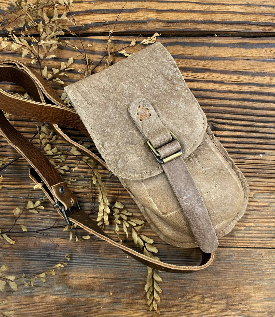 Imperfect - Giannino Phone bag - Camel - La Casa by Importante