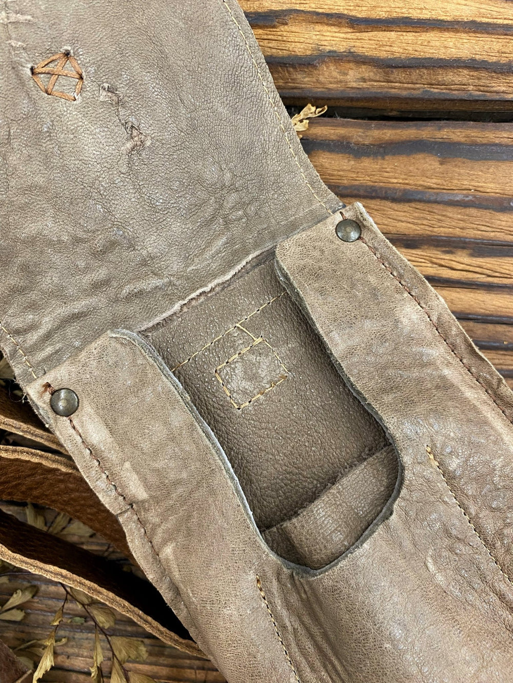 Imperfect - Giannino Phone bag - Camel - La Casa by Importante