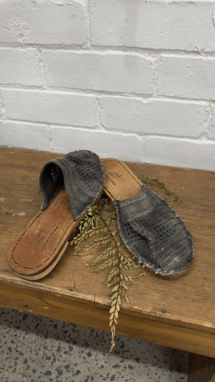 Imperfect - Sabot Uncinetto - La Casa by Importante