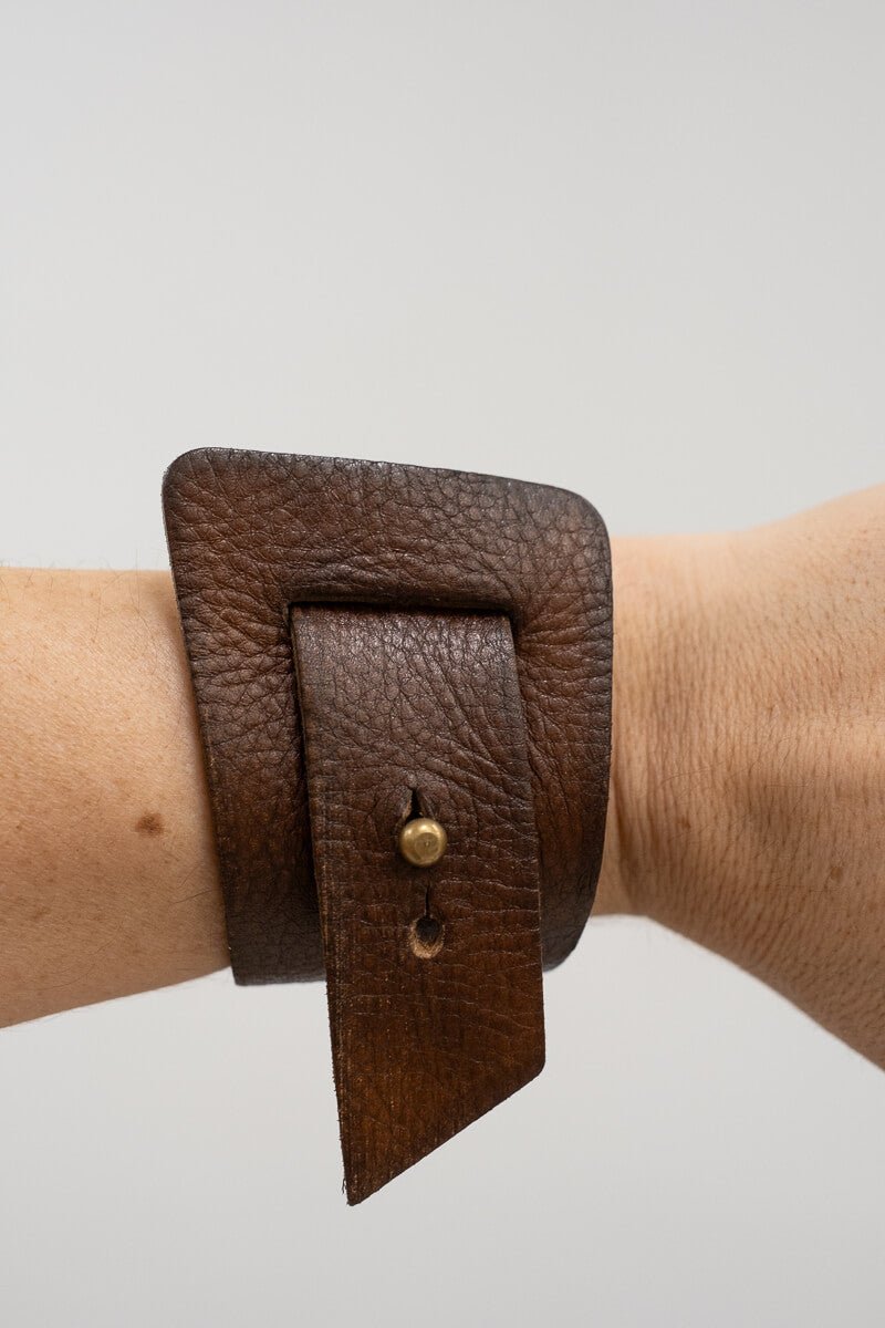 RIDGE LEATHER BRACELET