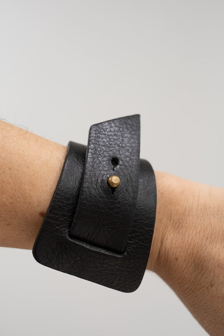 RIDGE LEATHER BRACELET