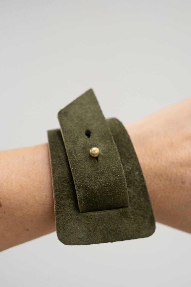 RIDGE LEATHER BRACELET