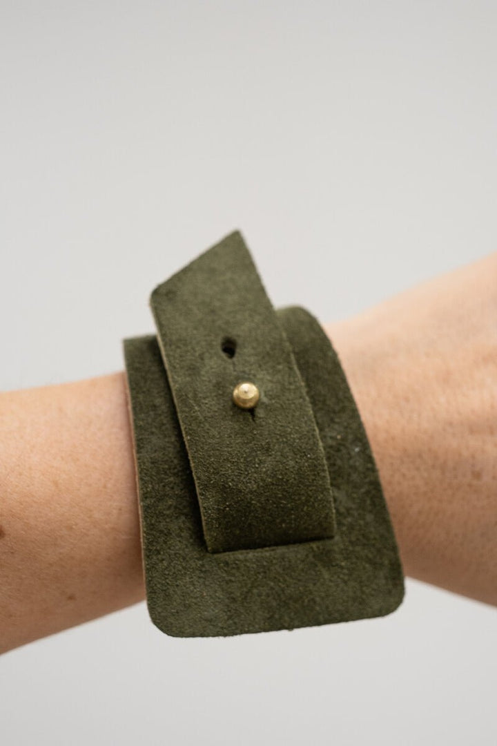 RIDGE LEATHER BRACELET