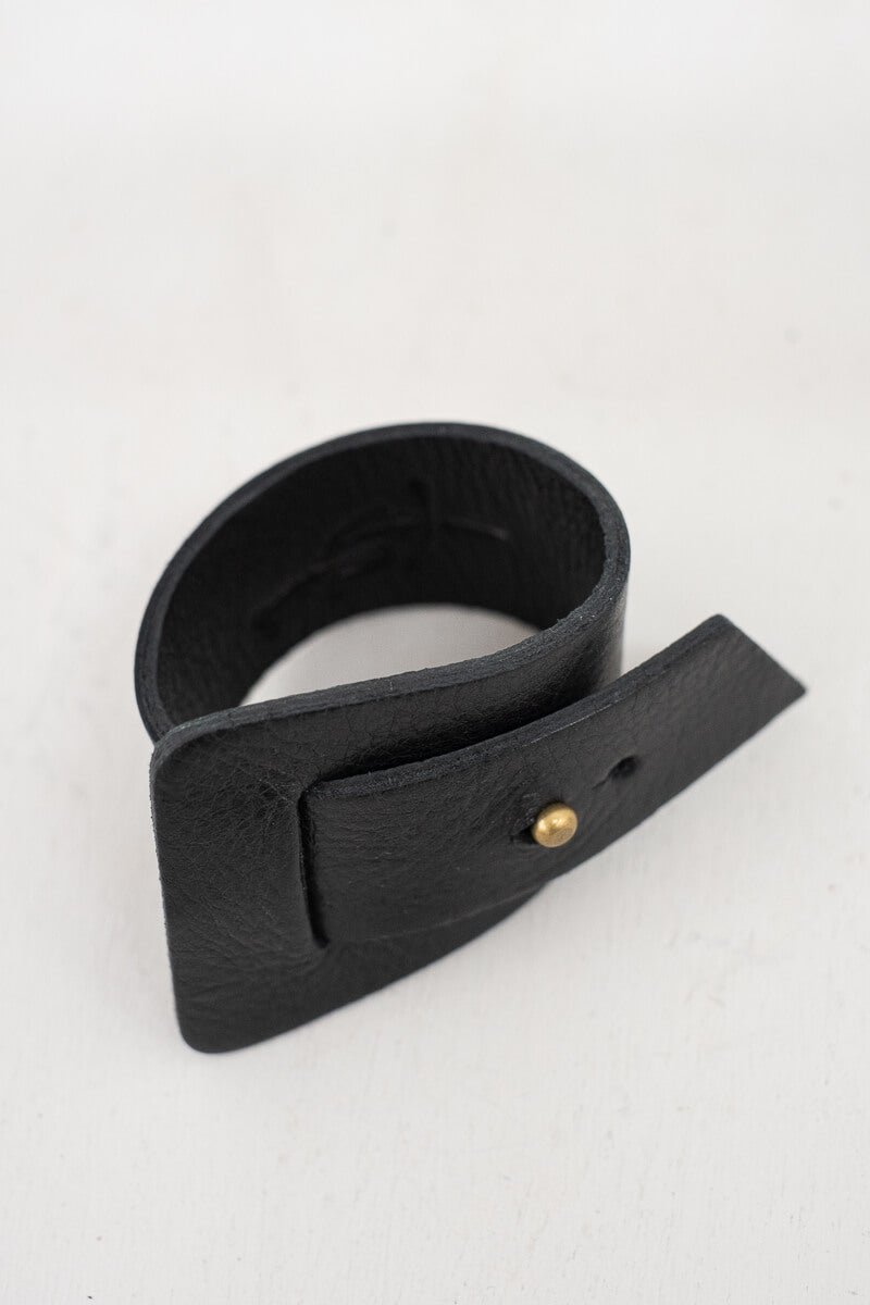 RIDGE LEATHER BRACELET