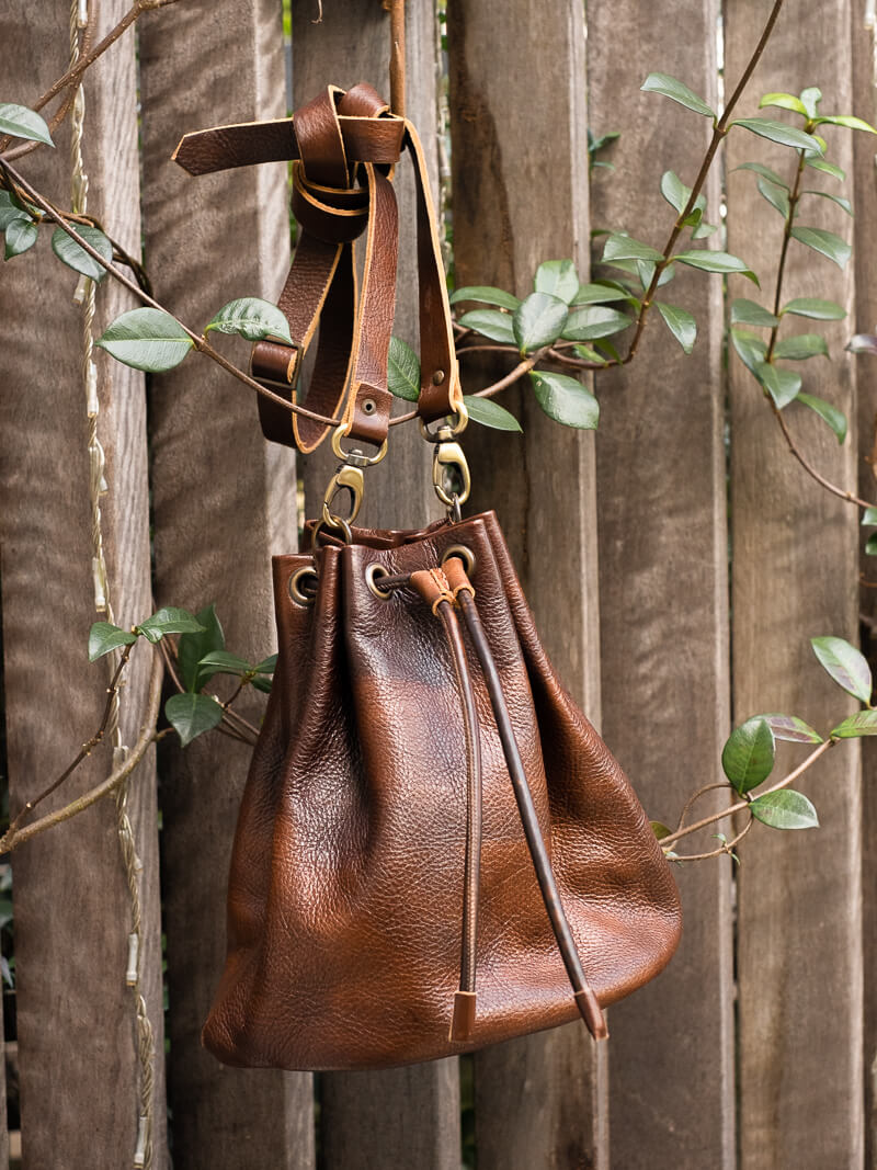 VARENNA BUCKET BAG