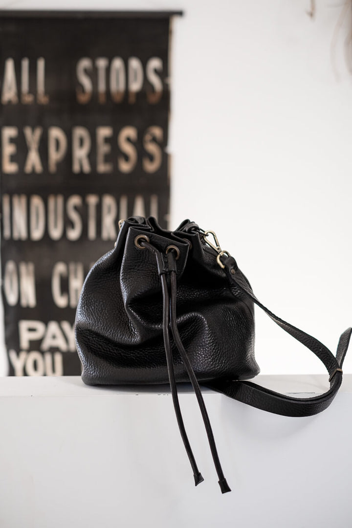 VARENNA BUCKET BAG