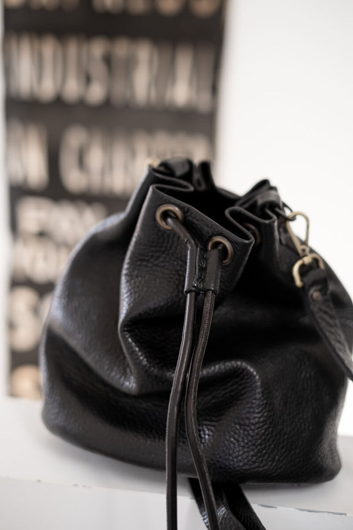 VARENNA BUCKET BAG