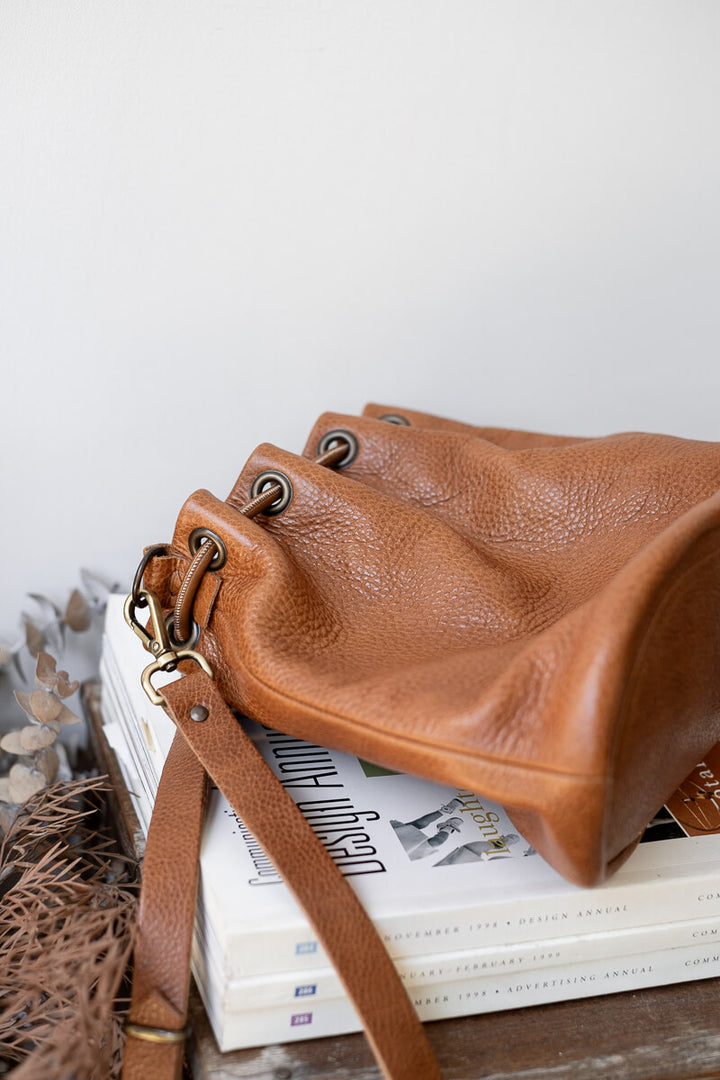 VARENNA BUCKET BAG