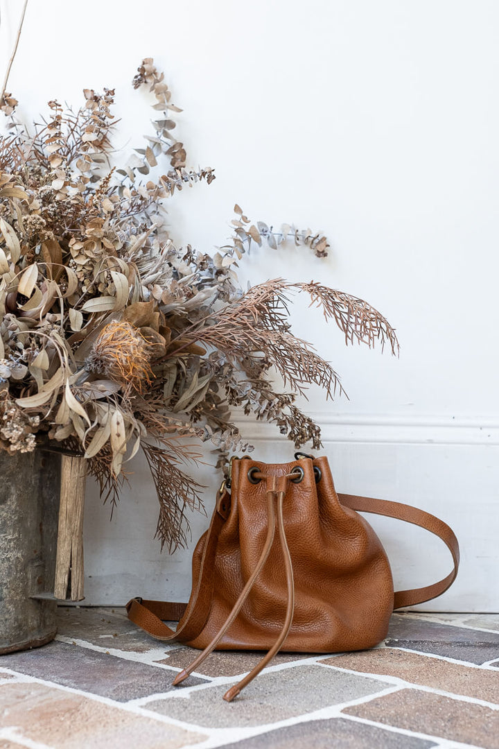 VARENNA BUCKET BAG