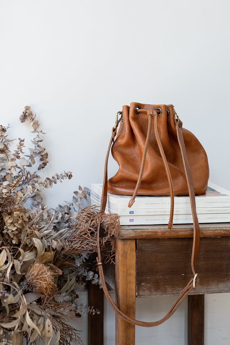 VARENNA BUCKET BAG