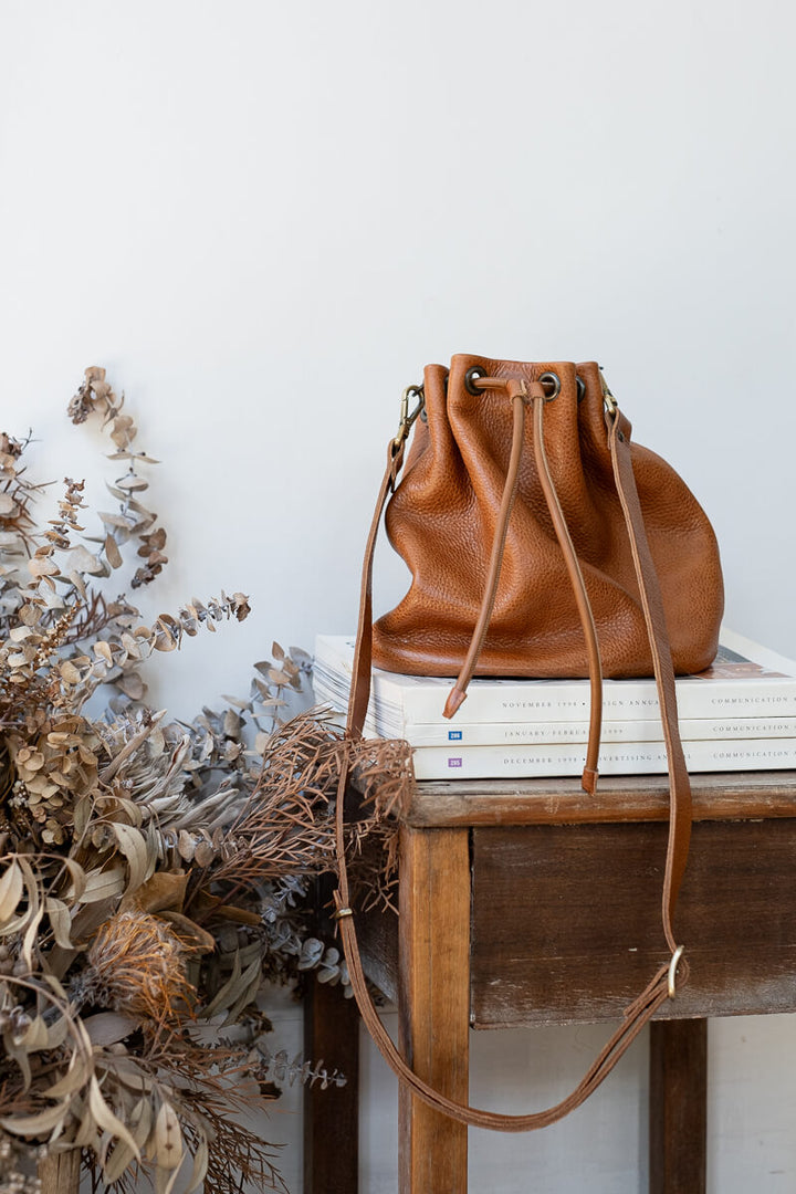 VARENNA BUCKET BAG
