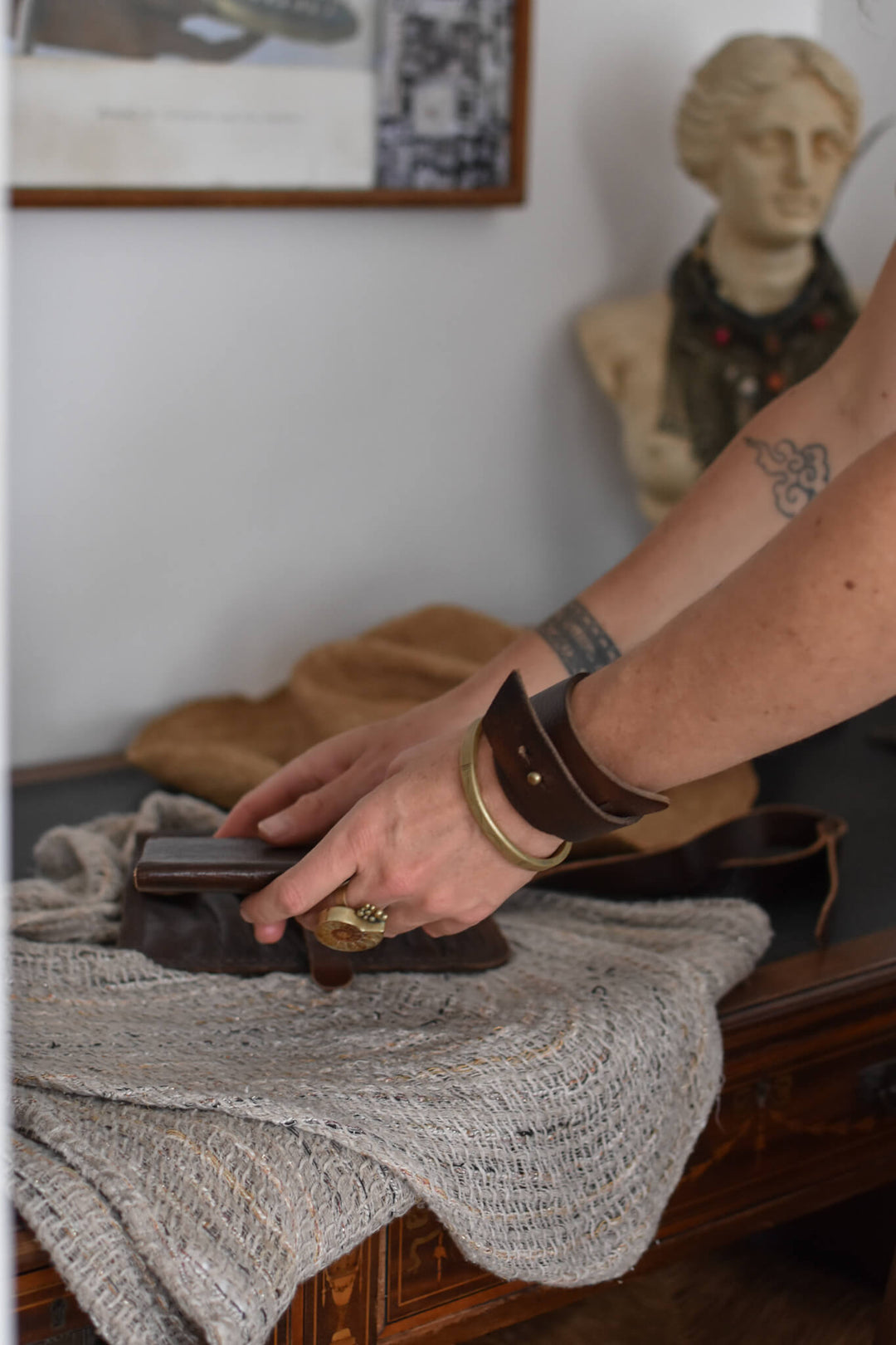RIDGE LEATHER BRACELET