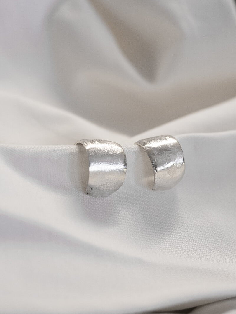 CHUNKY HANDWORKED HOOPS EARRING - La Casa by Importante