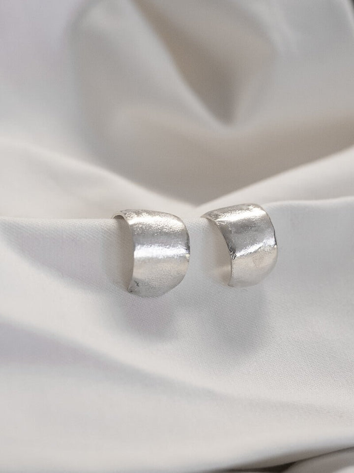 CHUNKY HANDWORKED HOOPS EARRING - La Casa by Importante