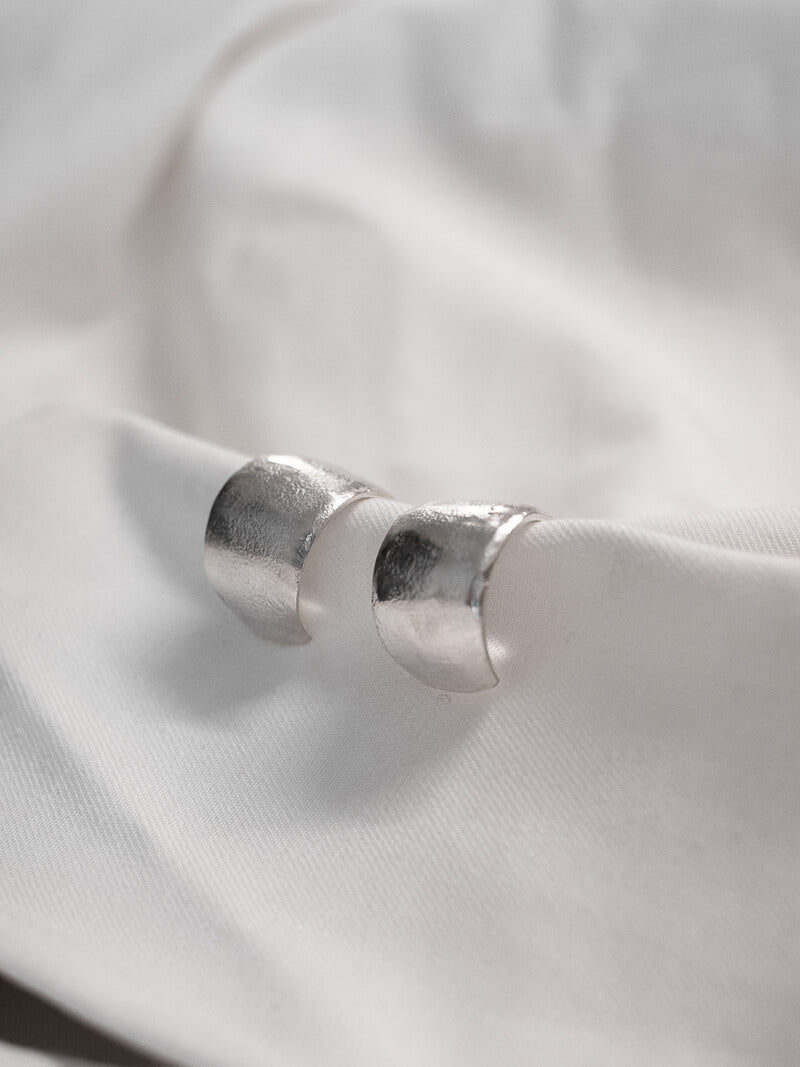 CHUNKY HANDWORKED HOOPS EARRING - La Casa by Importante