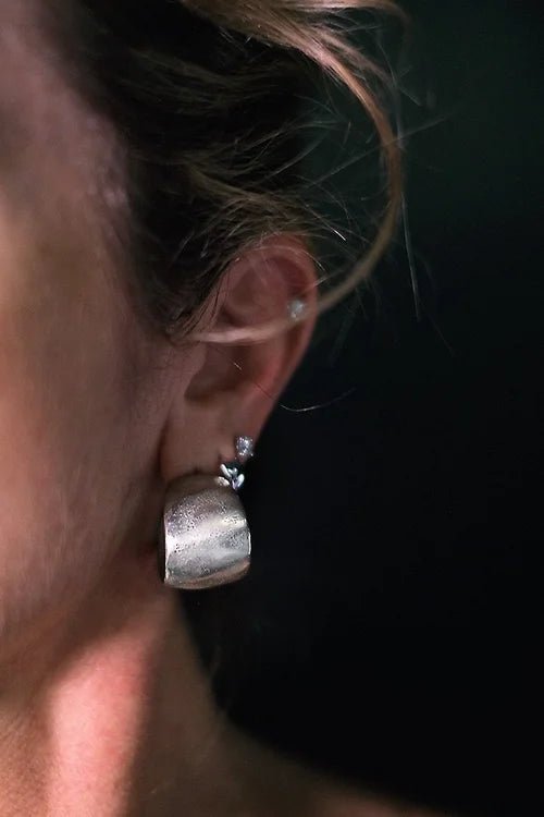 CHUNKY HANDWORKED HOOPS EARRING - La Casa by Importante