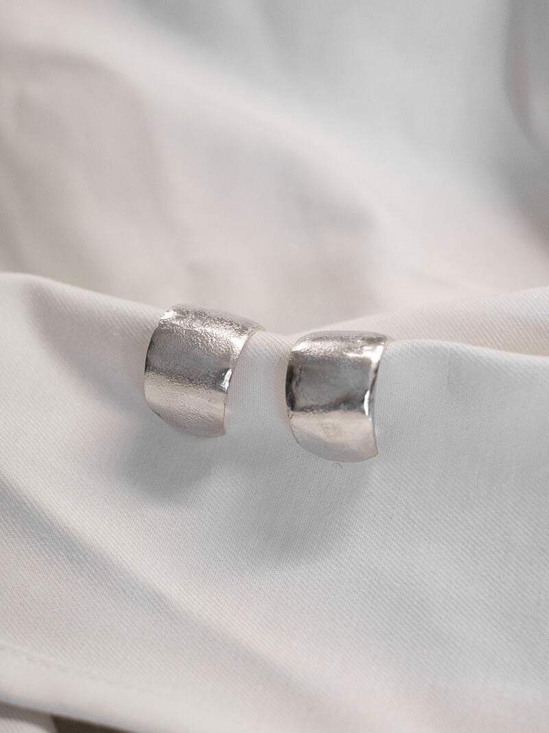 CHUNKY HANDWORKED HOOPS EARRING - La Casa by Importante