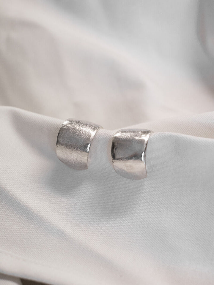 CHUNKY HANDWORKED HOOPS EARRING - La Casa by Importante
