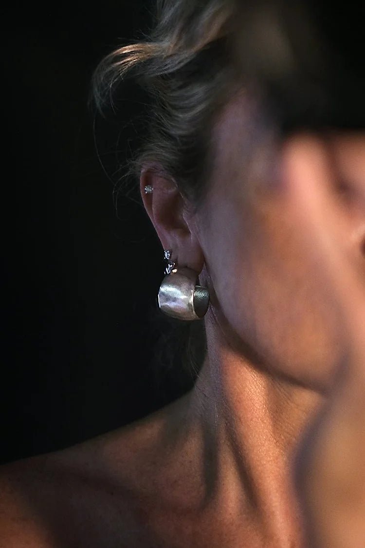 CHUNKY HANDWORKED HOOPS EARRING - La Casa by Importante