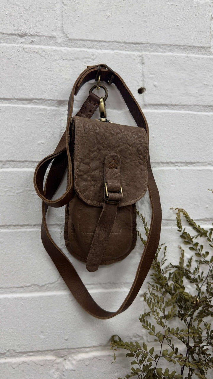 Imperfect - Giannino Phone bag - Camel - La Casa by Importante
