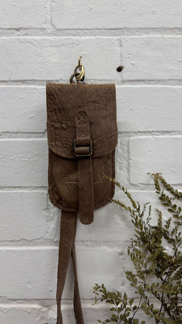 Imperfect - Giannino Phone bag - Camel - La Casa by Importante