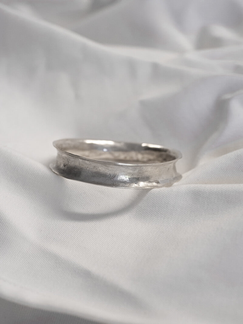 LARGE PLAIN HANDWORKED SILVER BRACELET - La Casa by Importante