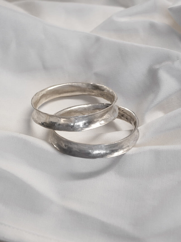LARGE PLAIN HANDWORKED SILVER BRACELET - La Casa by Importante