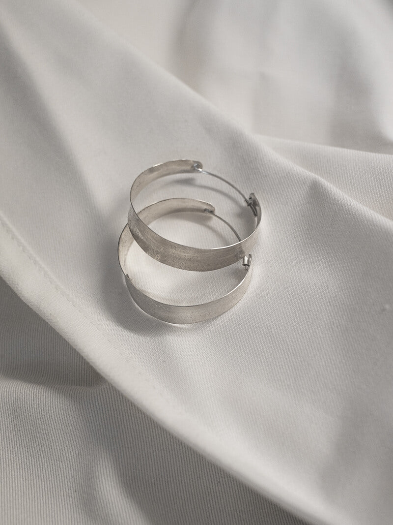 SILVER SMALL CURVED HOOPS - La Casa by Importante