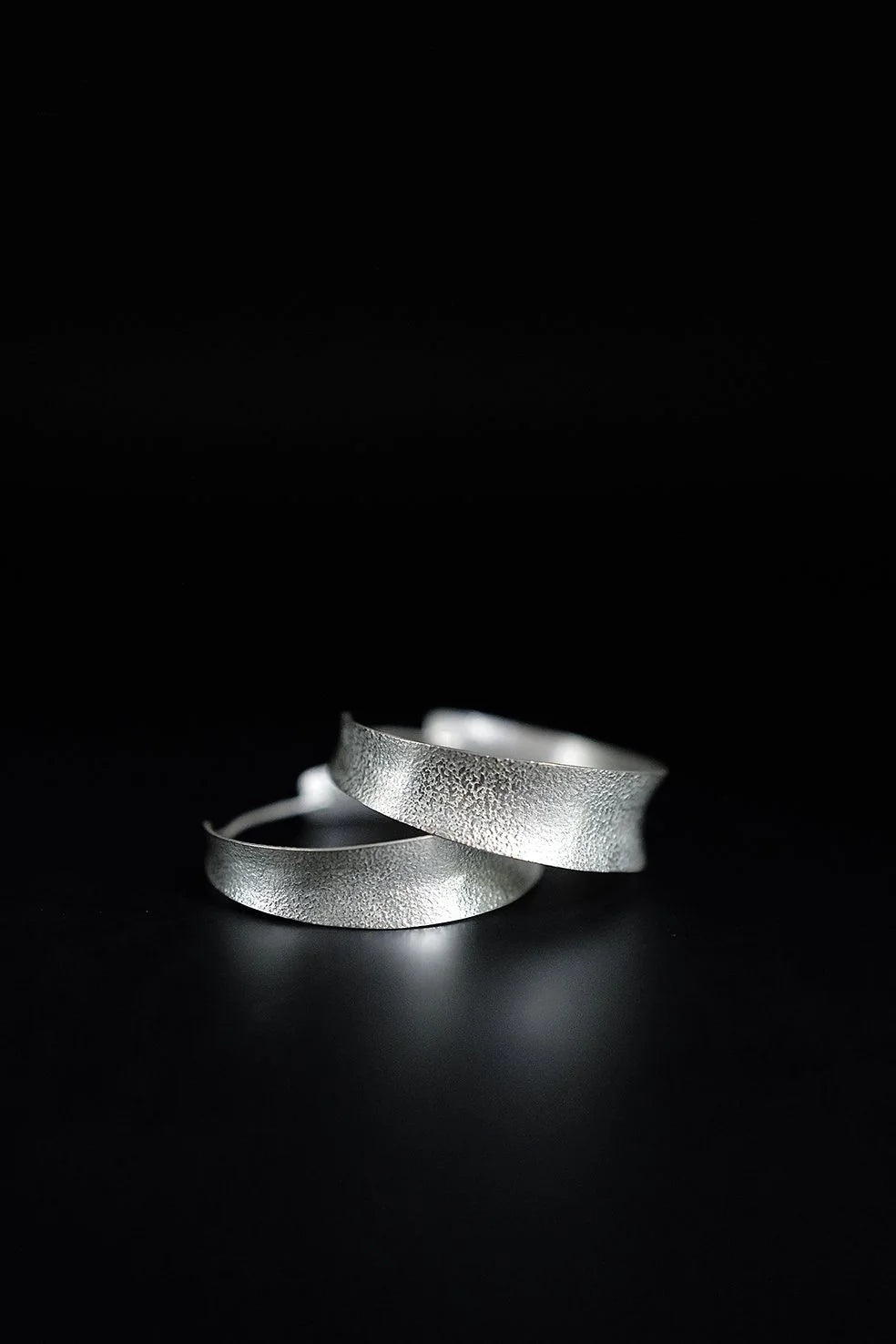 SILVER SMALL CURVED HOOPS - La Casa by Importante