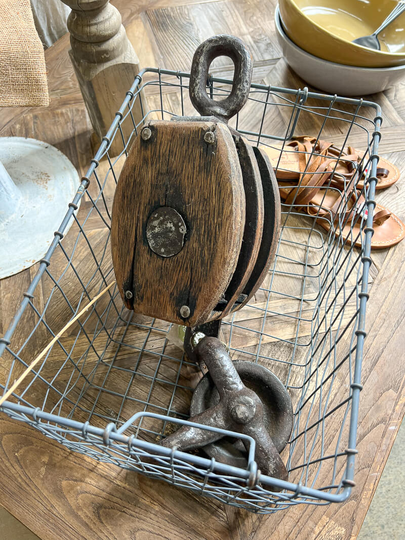 Vintage timber pulley - La Casa by Importante
